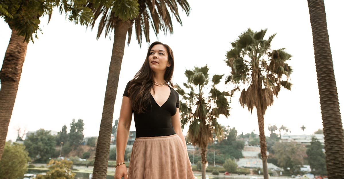 découvrez notre jupe tendance alliant style et confort, parfaite pour toutes les occasions et votre garde-robe moderne.