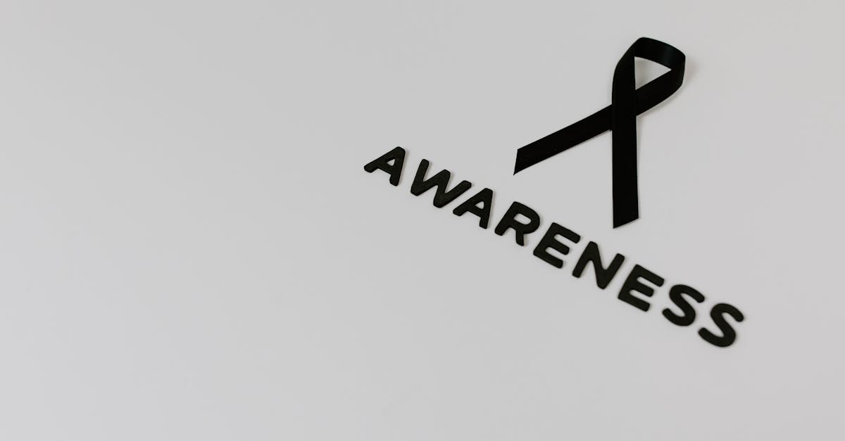 découvrez les causes courantes des taches blanches sur les ongles, leurs significations possibles et comment les prévenir efficacement.