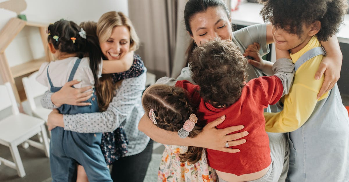 découvrez quel est le meilleur âge pour inscrire votre enfant en garderie, en tenant compte de son développement et de ses besoins.