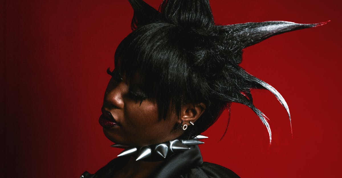 découvrez comment styliser un choker avec élégance et simplicité pour sublimer toutes vos tenues. conseils mode et idées tendance pour un look unique.