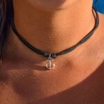 découvrez nos astuces et idées tendance pour styliser votre choker avec élégance et modernité.