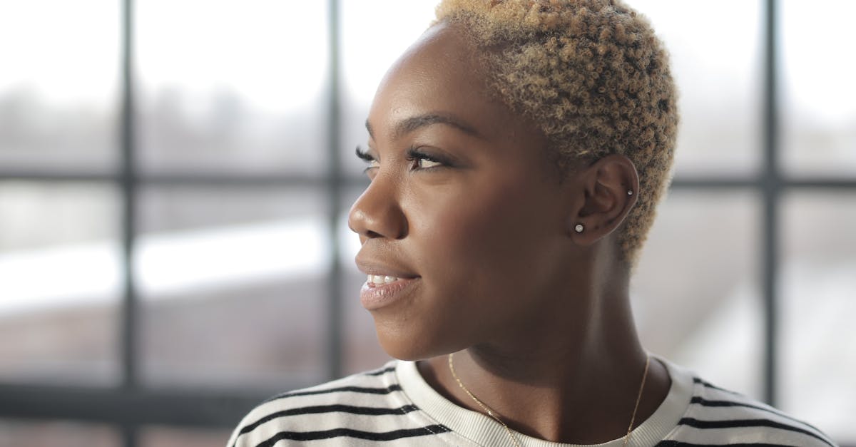 découvrez les tendances de piercing d'oreille pour 2025 : styles innovants, matériaux populaires et conseils pour un look moderne et audacieux.