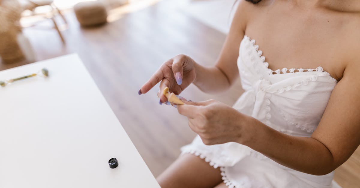 découvrez comment bien appliquer votre fond de teint pour un teint naturel et parfaitement uniforme grâce à nos conseils et techniques simples.