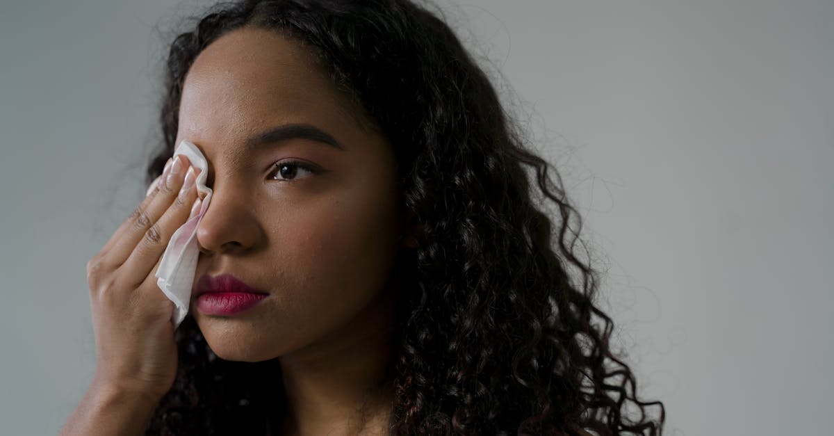 découvrez les caractéristiques des personnes hautement sensibles, leurs émotions intenses et comment mieux comprendre et accompagner leur sensibilité au quotidien.