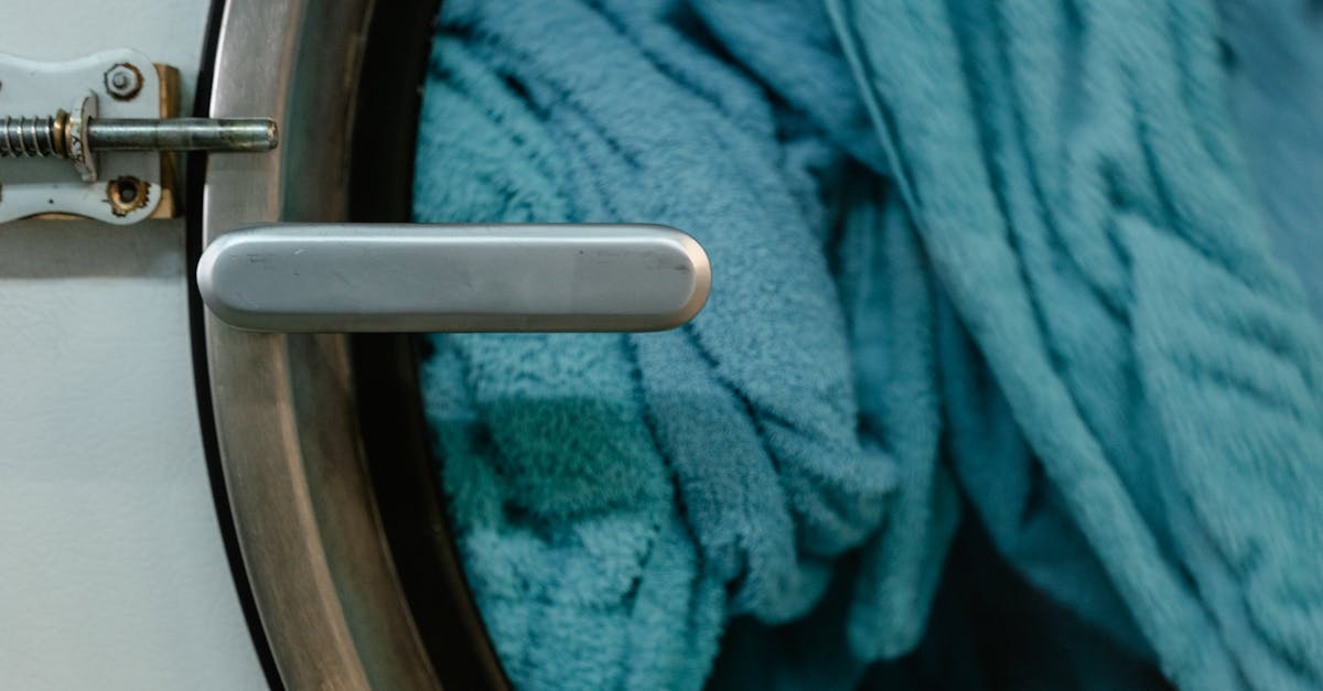 découvrez nos conseils et produits efficaces pour assouplir et entretenir votre cuir, lui redonnant souplesse et douceur naturellement.