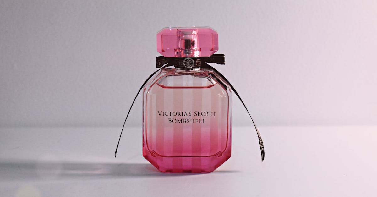 découvrez notre parfum longue tenue qui vous accompagne toute la journée avec une fragrance envoûtante et élégante.