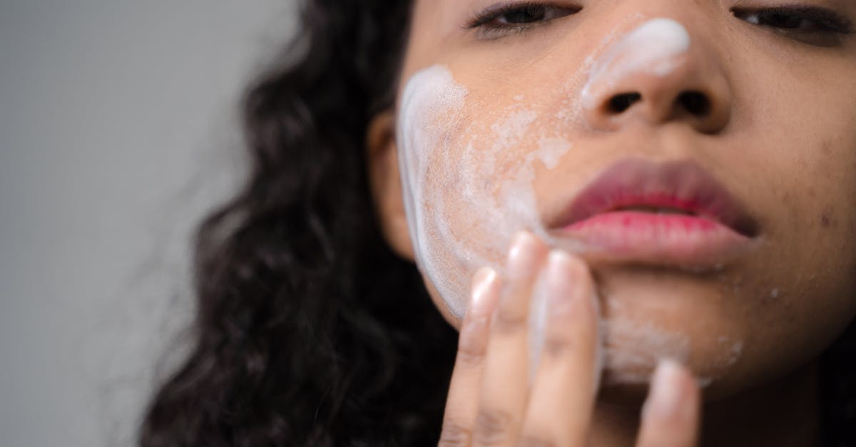 découvrez nos conseils et soins pour une peau du visage parfaite, éclatante et en pleine santé.