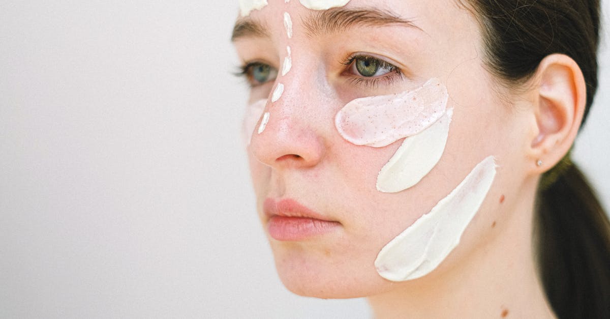 découvrez comment obtenir une peau du visage parfaite grâce à nos conseils et soins experts adaptés à tous les types de peau.