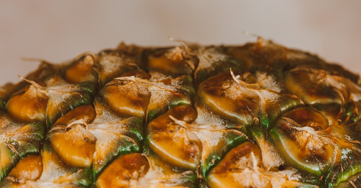 découvrez l'ananas mûr, un fruit juteux et sucré parfait pour apporter fraîcheur et saveur à vos recettes et collations.