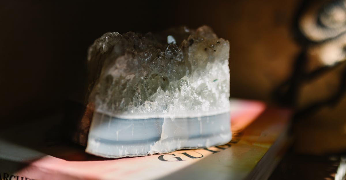 découvrez quels sont les signes astrologiques considérés comme les plus vulnérables et leurs caractéristiques faibles selon l'astrologie.