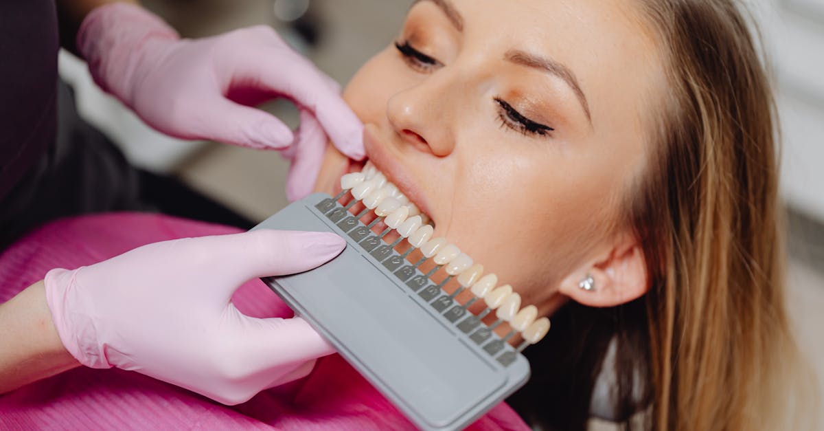 découvrez nos astuces efficaces pour blanchir vos chaussures blanches et leur redonner éclat et propreté facilement.